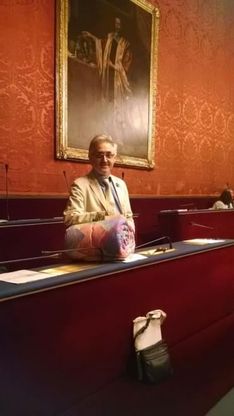 La lunga notte dei consiglieri comunali, tra sacchi a pelo e sbadigli