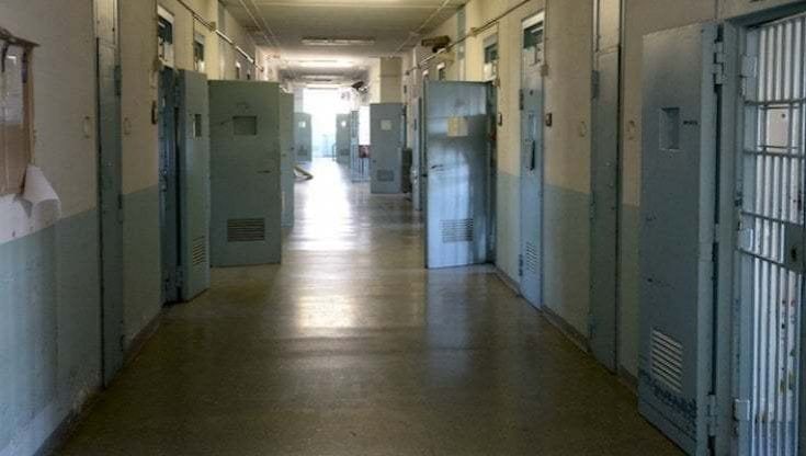 I dieci agenti torturatori in carcere non possono rientrare in servizio: "Lesivi per il prestigio della divisa"