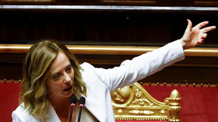 Meloni indebolita vola a Washington e fissa il limite: “Non sto con i filorussi”. Ma teme il fattore Trump