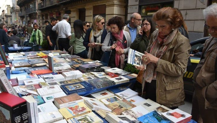 Palermo, c'è l'Isola di Robinson alla Via dei librai. E tra gli ospiti il premio Strega Edoardo Albinati