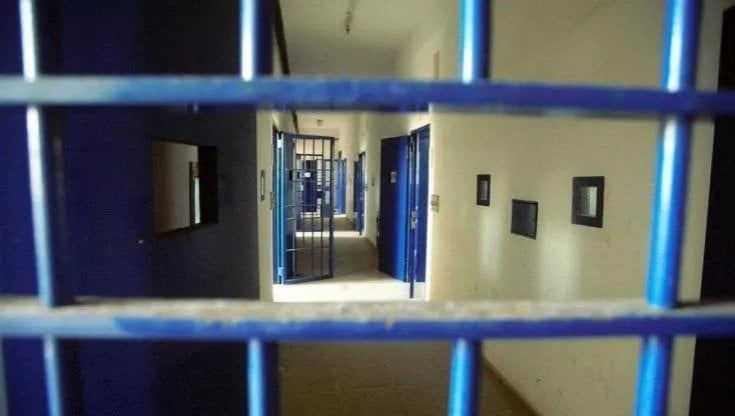 Cellulari imbottiti di droga nella sezione Alta sicurezza del carcere di Civitavecchia: 