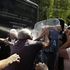 Tsipras alle prese con le proteste anti-austerity: 