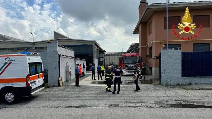 Incidente sul lavoro a Brugherio, esplosione in un capannone della Mega Wilcknes, azienda di vernici: morto un operaio di 24 anni
