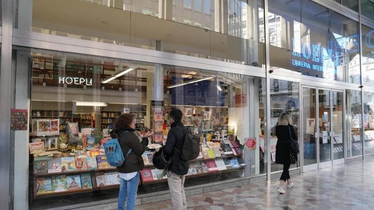 Nubi nere sulla storica Hoepli: ipotesi cassa integrazione per i dipendenti della libreria