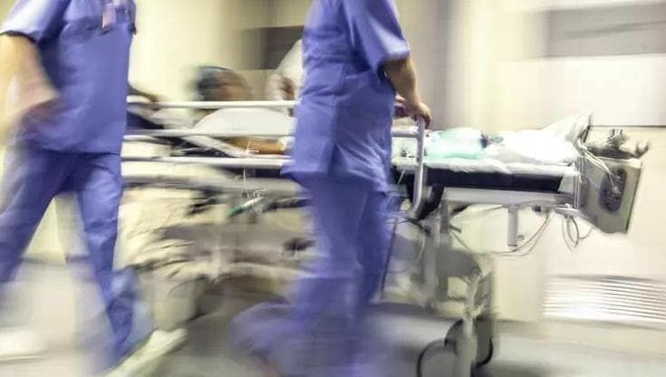 Pronto Soccorso sempre più in crisi: il 90% sotto organico e nel 70% pazienti in barella
