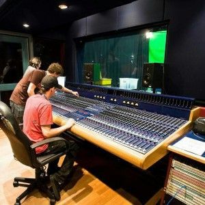 Spotify, pi&ugrave; royalty di iTunes in Europa