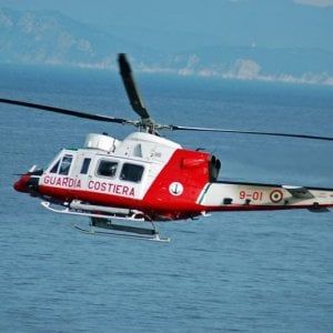 Porto Cesareo, turista 18enne disperso in mare: padre e fratello salvati dai bagnini