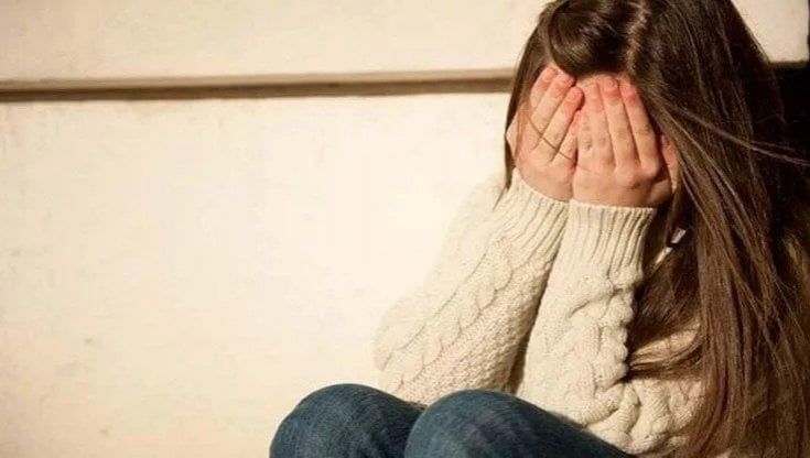 Bullizzata a Pinerolo, quattro denunciate tra le compagne di scuola: tutte minorenni