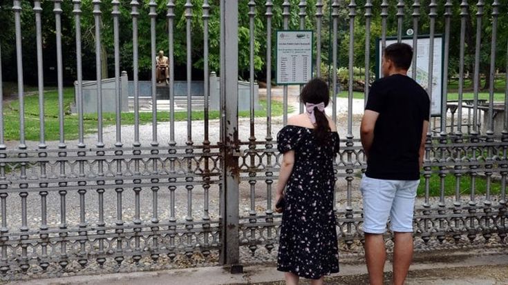 Che tristezza i Giardini Pubblici chiusi: quando in via Palestro si andava al parco per l’elefante Bombay