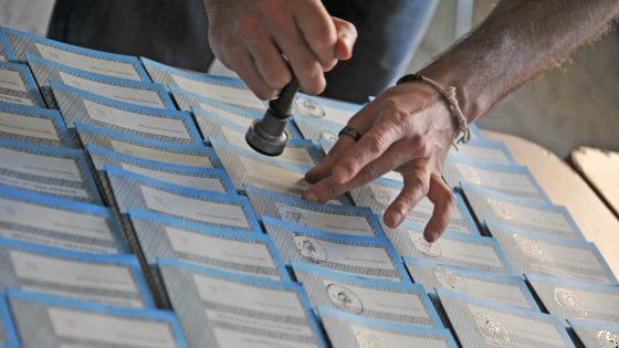 Bologna, i numeri che inquietano il Pd: Errani più stimato di Casini