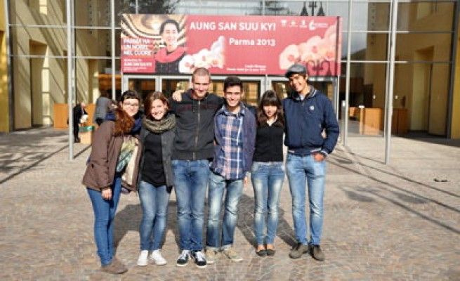 Un "fogone" da San Suu Kyi<br />Per la Signora si salta la scuola