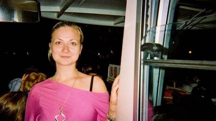 Undici anni fa uccise il compagno e finì in carcere: Oksana Murasova accoltella il nuovo partner