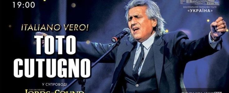 Tensione al concerto di Toto Cutugno a Kiev, un uomo sale sul palco 