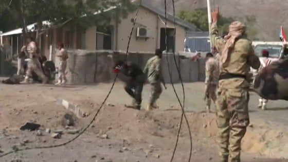 Yemen, doppio attentato alla stazione di polizia e alla parata: 40 morti
