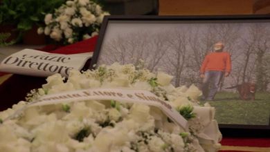 "Grazie direttore": aneddoti, lacrime e jazz alla commemorazione di Eugenio Scalfari