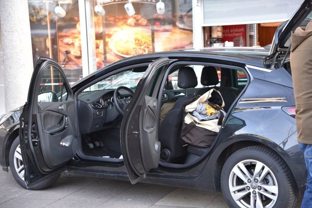 Germania, investe passanti in zona pedonale: polizia esamina l'auto dopo l'arresto