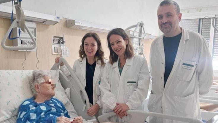 Torre del Greco, si frattura il femore a 102 anni: operata, dopo sette giorni torna a casa
