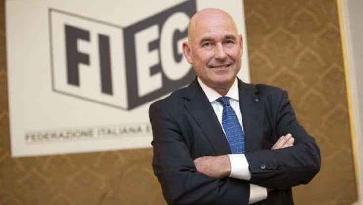 Riffeser Monti (presidente Fieg): "Prezzo della carta cresciuto di oltre il 100%. Si rischia di sospendere le pubblicazioni"