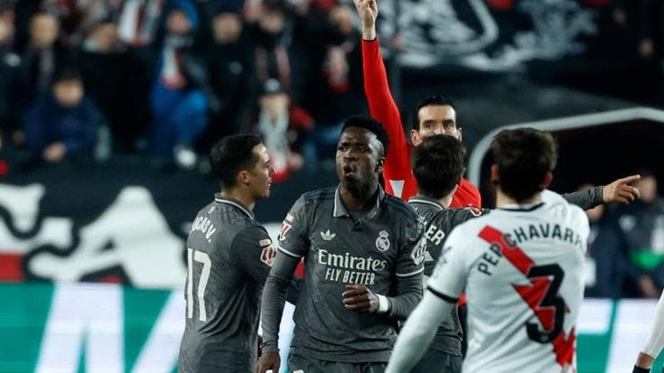 Real Madrid furioso con l’arbitro dopo il pari con il Rayo: “Liga manipolata”