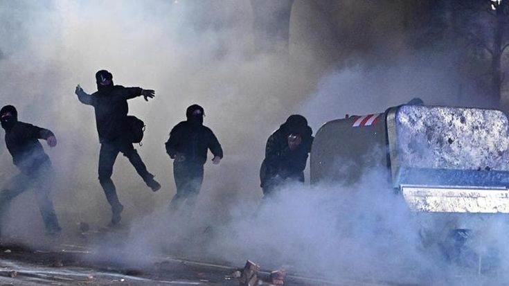 Scontri Aska, i cortili come basi: ora si indaga sulla rete che ha aiutato i violenti