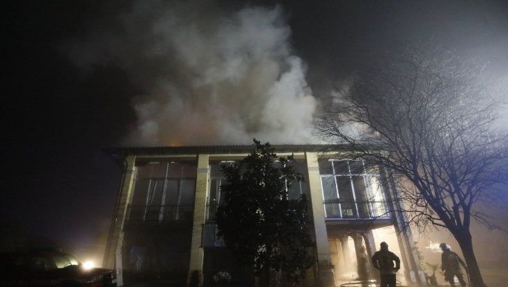 Incendio devasta una  villa a Granarolo
