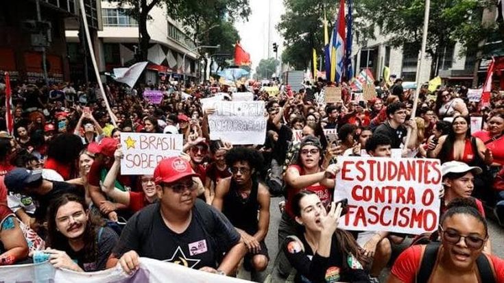 Brasile, i movimenti della società civile conquistano la riduzione dell’orario di lavoro