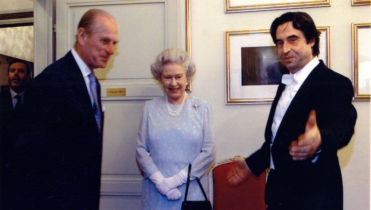Quando la regina Elisabetta e il principe Filippo vennero a Milano. E Muti diresse alla Scala "God save the Queen"