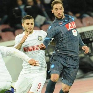 Napoli, ecco il piano per prendere Icardi: soldi e Gabbiadini all'Inter. E si offre anche Van Persie 