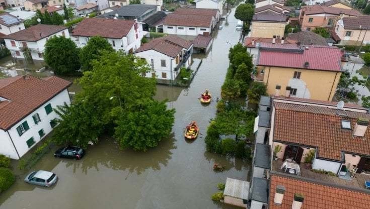 Potenza, arredi e attrezzature in dono ai negozi di vicinato colpiti dall'alluvione 