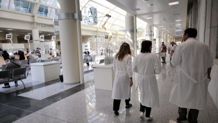 In Lombardia la strategia taglia-attese nella sanità: agenda unica pubblico e privato per prenotare esami e visite