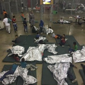 Usa, 17 Stati denunciano l'amministrazione Trump: riunisca le famiglie di migranti dal Messico