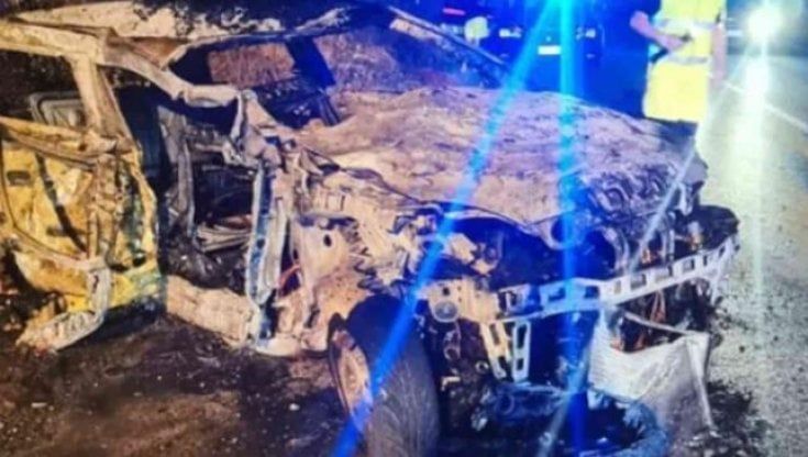 Auto in fiamme a Villagrazia di Carini: morto un sedicenne, grave il fratello