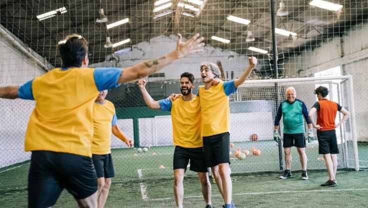 Il "trucchetto" salutare per diminuire il costo del lavoro in azienda: far giocare i dipendenti a calcio