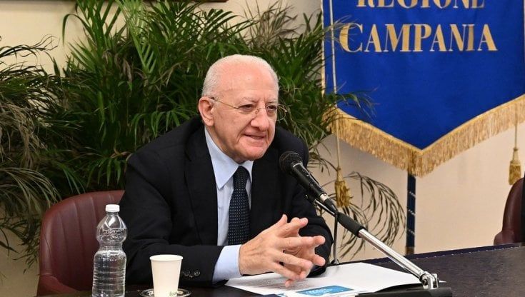 Pd, De Luca: "Punti di contatto con Schlein? No. Le bandiere di partito non servono..."