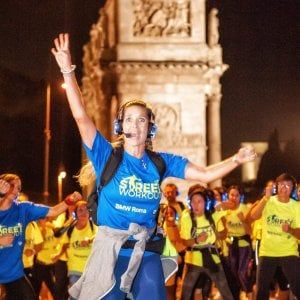 Fitness sotto il Colosseo, la città come palestra a cielo aperto