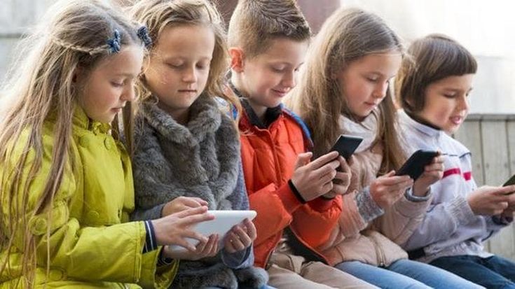 “Effetto tana di coniglio crea dipendenza nei bambini”, Ue apre indagine su Instagram e Facebook