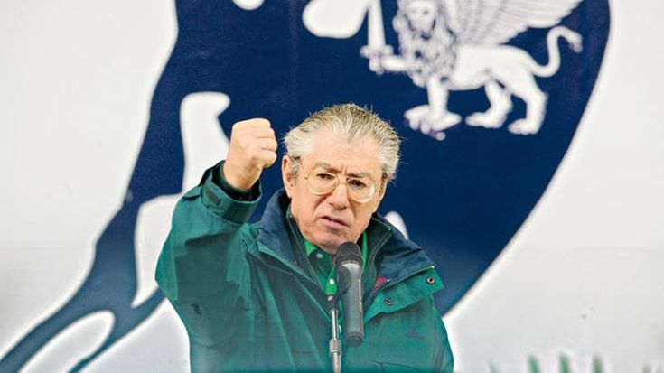 È morto Umberto Bossi, rivoluzionò la politica con il sogno della Padania