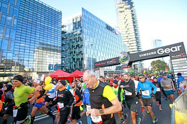 I runner mettono il turbo alla novità dell'autunno: in 6.500 alla Milano21 Half Marathon