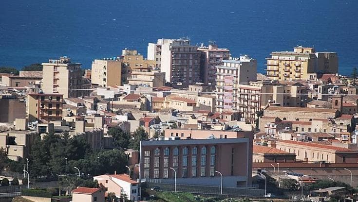 Termini Imerese, faceva prostituire la convivente pretendendo di assistere agli incontri: arrestato