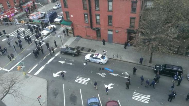 New York, uccisi due poliziotti / Le immagini