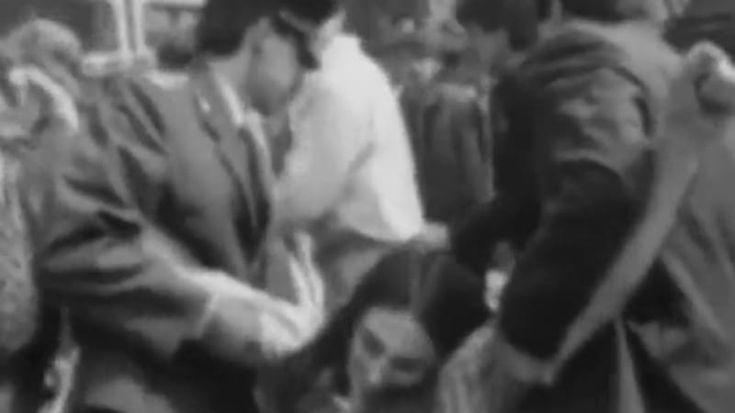 Mosca, neonazi contro hippie. Il festival dei figli dei fiori disperso come nel 1971