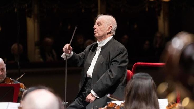 Il ritorno di Daniel Barenboim alla Scala: dirige la Filarmonica nella Quinta di Beethoven