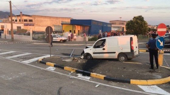 Apricena, l'inchiesta sui due pregiudicati uccisi a colpi di kalashnikov: "Metodi mafiosi"
