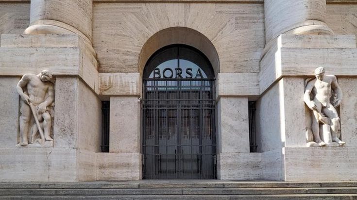 Manovra, tassa del 2% sul “buyback” delle banche. Forza Italia contraria, rilancia sui salari