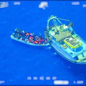 Migranti, la grande balla delle Ong "fattore di attrazione": nel 2019 hanno sbarcato in Italia solo 173 persone