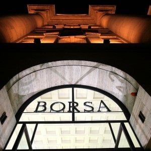 Mercati volatili sulle parole di Powell, Milano in calo dello 0,7%