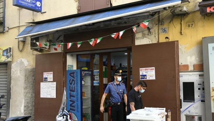 Napoli, decreto di fermo per il tabaccaio  che era fuggito con il biglietto vincente del Gratta e vinci