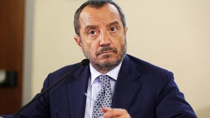 Franco Di Mare è morto. La famiglia: "Si è spento abbracciato dall'amore dei suoi cari". Lunedì i funerali