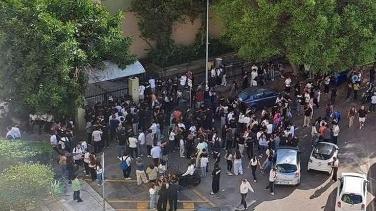 Palermo, la terra trema: tutti in strada, fuga da scuole e uffici