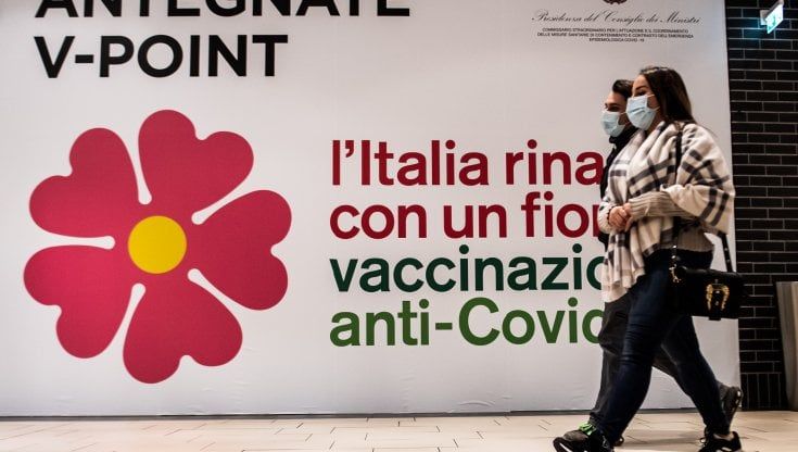 Covid-19, il vaccino blocca solo la malattia o anche i contagi?